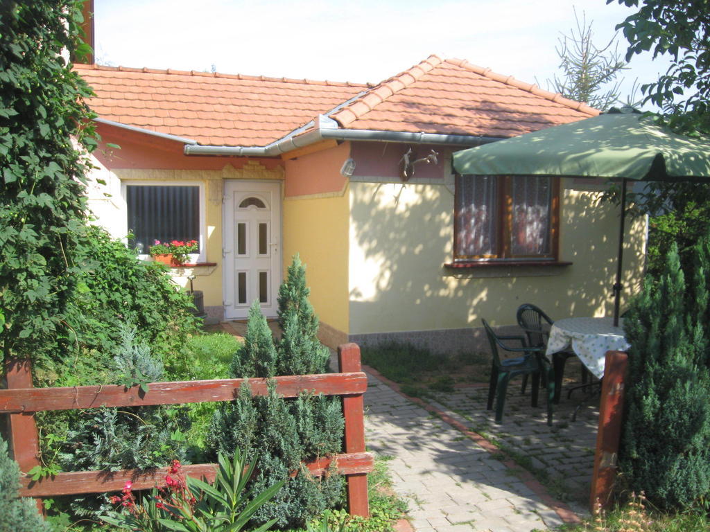 Negy Evszak Vendeghaz Apartment Lukacshaza Room photo